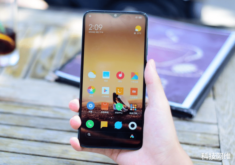 5g手机|从1599元跌至1199，6GB+128GB，3D四曲面玻璃机身手机沦为千元机