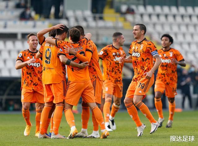 C罗|逆境看C罗！17分钟轰2球+踢出14年奇景，皮尔洛终于笑了