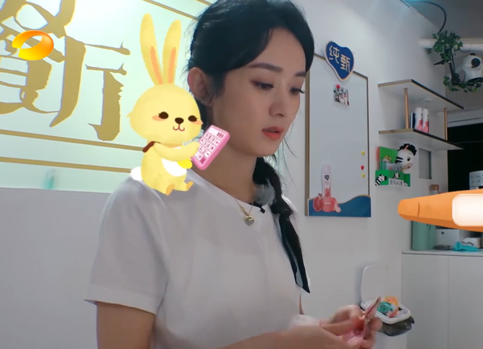 赵丽颖|李浩菲在后厨刷一个小时碗，赵丽颖做的事情引热议：难怪被吐槽