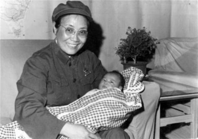 臆说古史|她是吴法宪妻子，17岁入党19岁结婚，48岁被判9年劳改，享年88岁