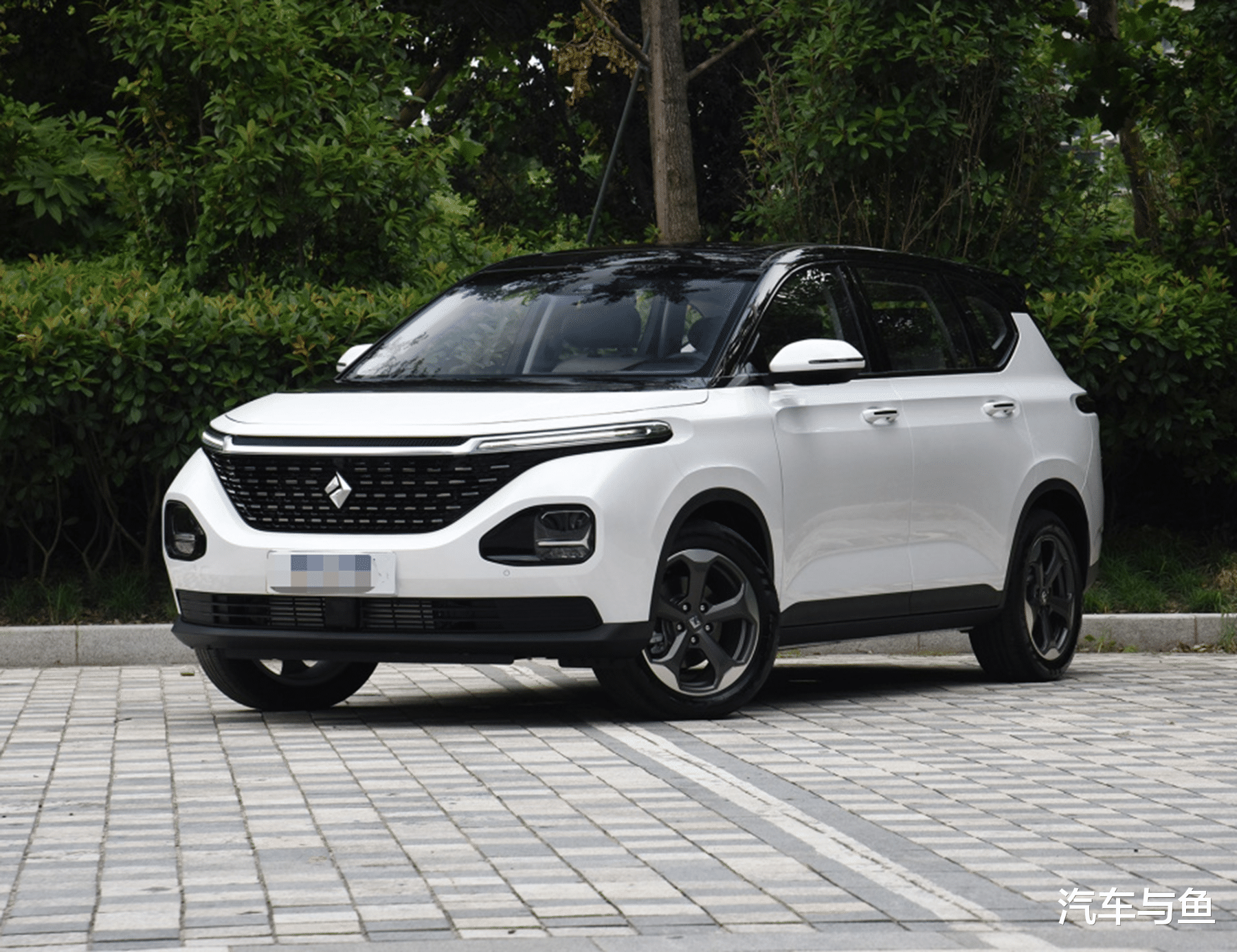 宝骏|上市前“吹上天”,6座10寸屏不足8万,新宝骏被现实“打脸”