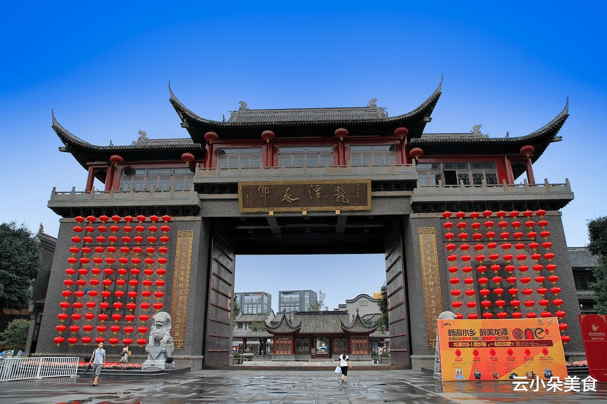 古镇|成都投资20万，耗时4年建成的景点，3天吸引13万游客，门票免费