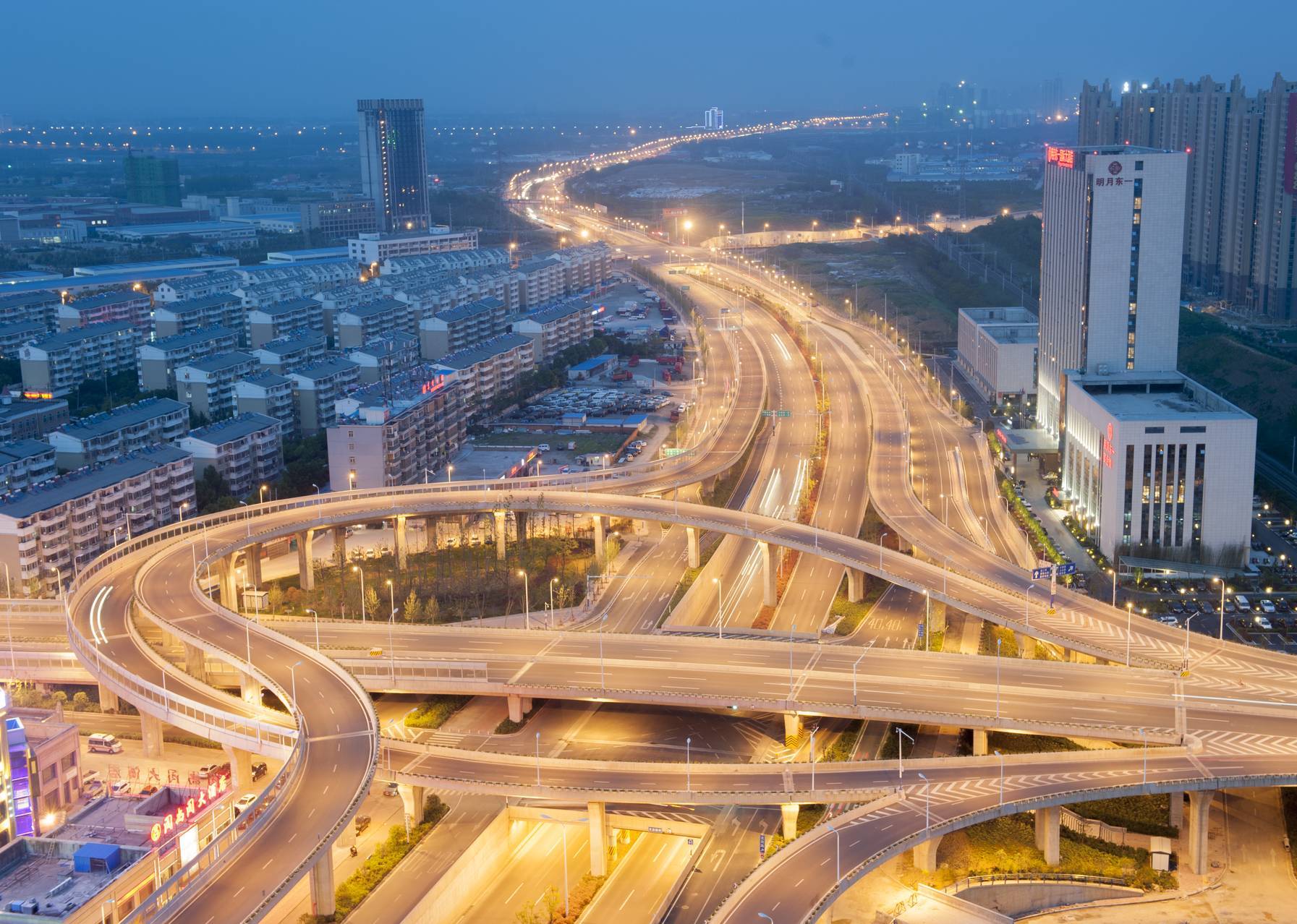 中国距离最近两座省会，相距150公里，房价却相差2倍