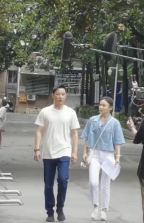 罗晋|罗晋在唐嫣产后复出拍戏却胖到肚腩凸出，网友：没少偷吃月子餐吧