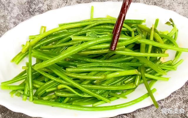 「红薯」夏天这碱性蔬菜要多吃，钙是西红柿的8倍，清脆爽口，不懂可惜了