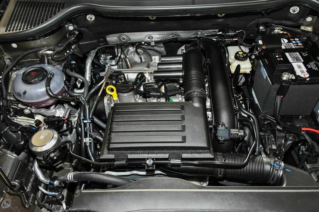 大众汽车▲大众很厚道的一次，与CR-V同级的车不足13w，仅后备箱就能躺3个人