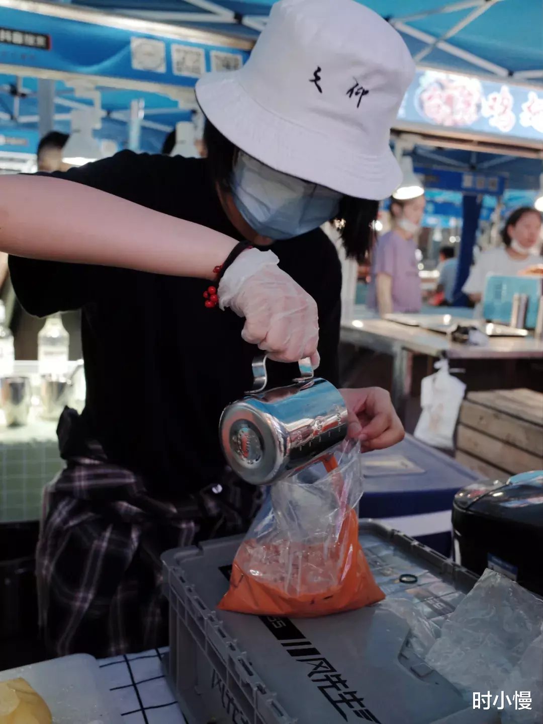 时小慢|90后小伙辞职卖奶茶被人笑结果月入过万:不是狠人就别创业