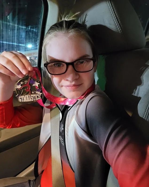 便秘|对水过敏的女孩，洗一次澡都可能要她的命，出汗流泪都痛苦