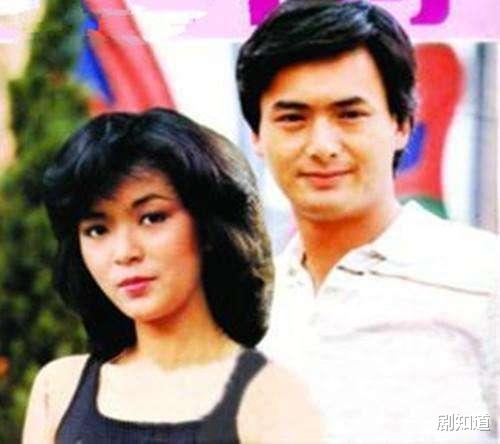 周润发|65岁周润发约女性友人爬山,头发花白皱纹明显,膝下无子很唏嘘