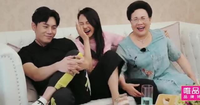 【伊能静】妈妈连生7女儿 爸爸另娶生儿子起名“无悔”伊能静：我不恨他 恨我妈