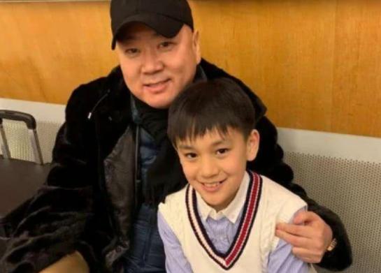 春晚|他曾上春晚20次，却因7个字被观众索赔1亿，今53岁沦为网红