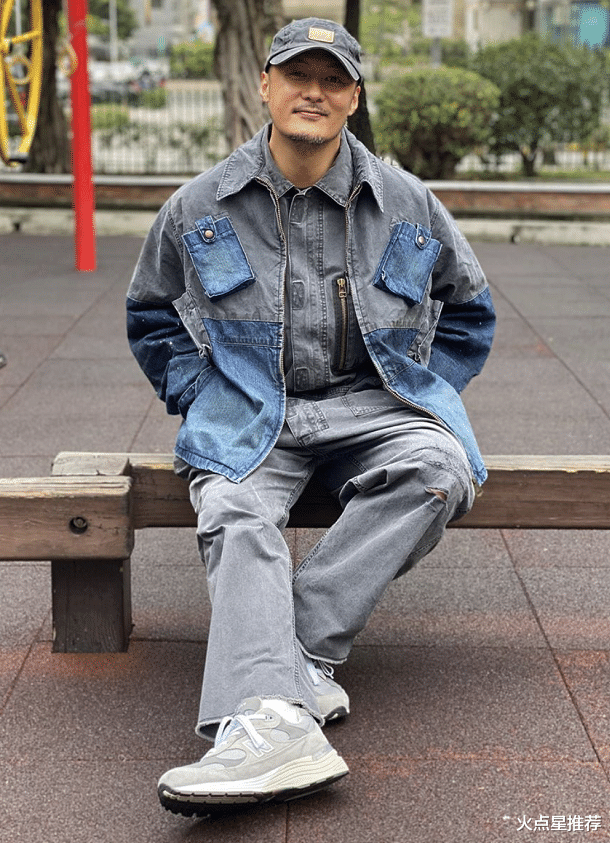 「余文乐」余文乐风波后晒全家福，与妻子卖萌互动，儿子肉嘟嘟好可爱