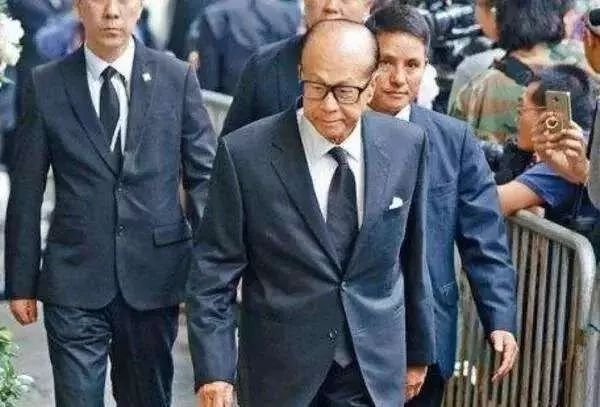 EMBA|突发！李嘉诚遭遇迎头一击！好戏才刚刚开始