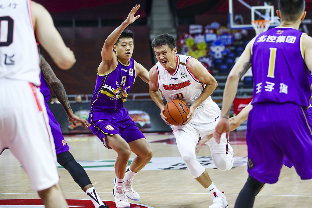 广东男篮■20连胜!广东136-91大胜北控 威姆斯27+6+10易建联成常规赛得分王