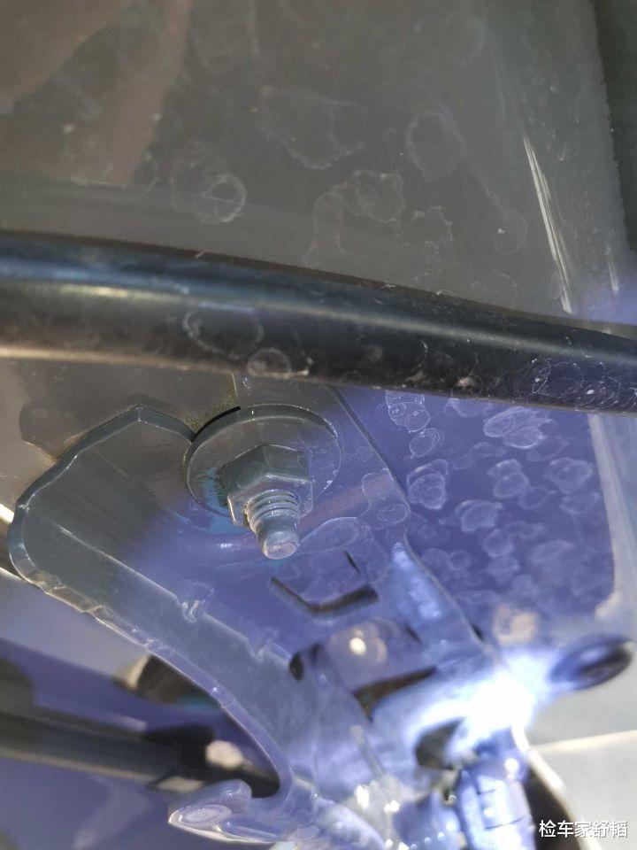 二手车|宝马740车主无语，才开一年贬值20万，普通擦挂竟给切了门槛梁