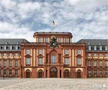 非酋|学生流失、濒临破产，百年高校竟永久关闭？