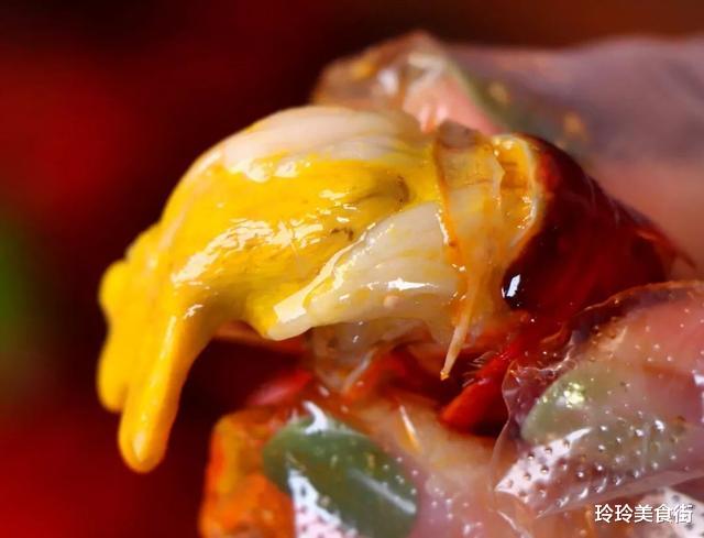 #小龙虾#小龙虾头部里的黄色东西，是“精华”还是“粪便”？扔掉就可惜了