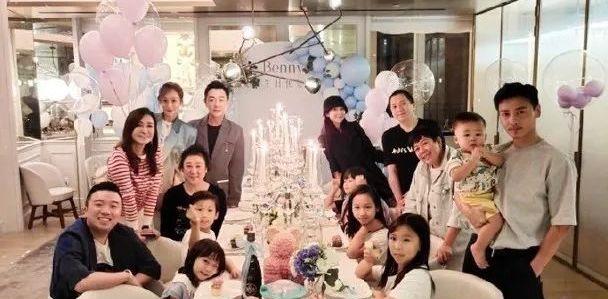 明星|明星老公失业豪宅变公寓,为帮扶家庭直播赚钱跌入谷底逆境重来