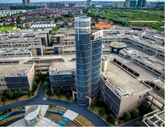 龙龙观天下 上海又火了！耗资15亿建“第一闲置楼”，号称“山寨版五角大楼”