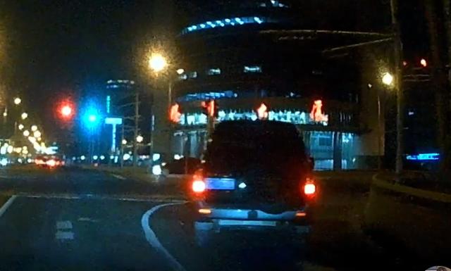 北京日报客户端 驾驶习惯太差也会受罚！野蛮变道、违法转向等被市民举报