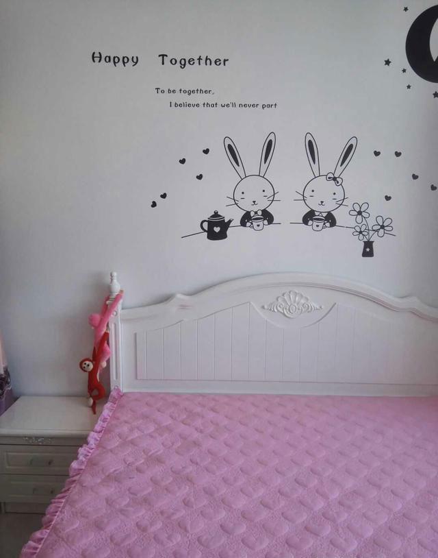 去亲戚家的新房做客，头一次见卧室床头上打吊柜，看了瘆得慌！