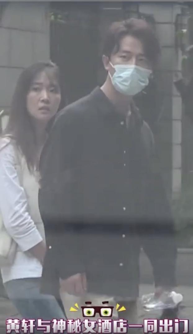 【黄轩】黄轩恋情曝光后立刻承认，被赞有担当，“拍”女朋友官宣风趣幽默