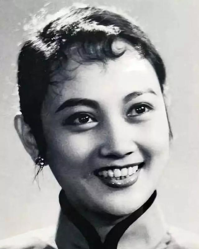 『王晓棠』1958年，王心刚和王晓棠两位传奇人物的故事，开始于八一制片厂