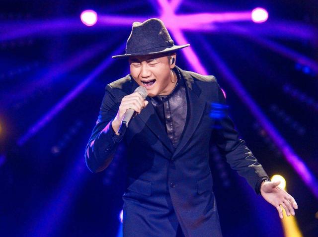 「关喆」华语乐坛新星歌手,极具爆发的嗓音,草根直接变为明星