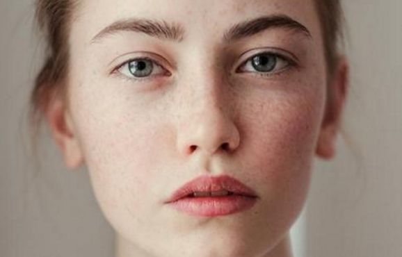 『肿瘤』体内有癌，皮肤先知？若出现4个标记，癌症已经“萌芽”