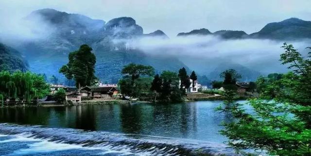 『甘肃』国内“最适合养老小城”，也是夏日避暑首选，还藏着座天空之城！