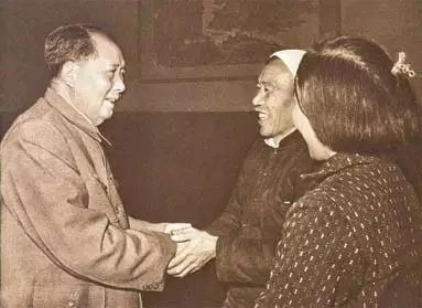 |只一人专门参加陈永贵葬礼，三鞠躬后转一圈，流下泪水匆匆离去