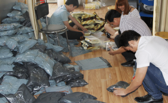 电子商务■网店老板: 9块9包邮卖了2万单, 月底一算收入, 我直接摔烂了计算器