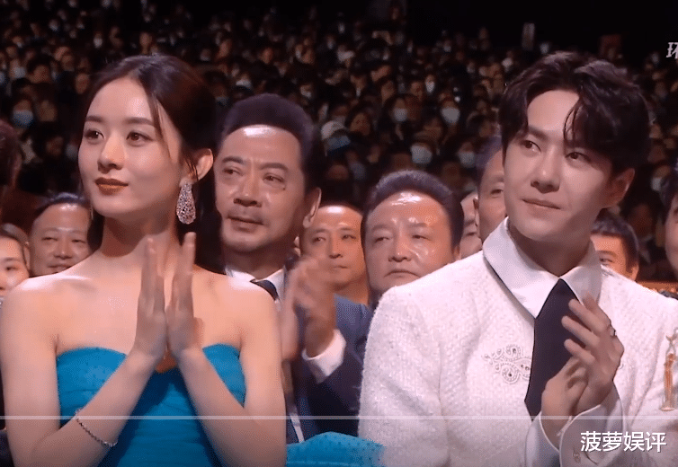 赵丽颖|赵丽颖在台上遇见熟人，谁注意到她干了啥？细节之处显人品