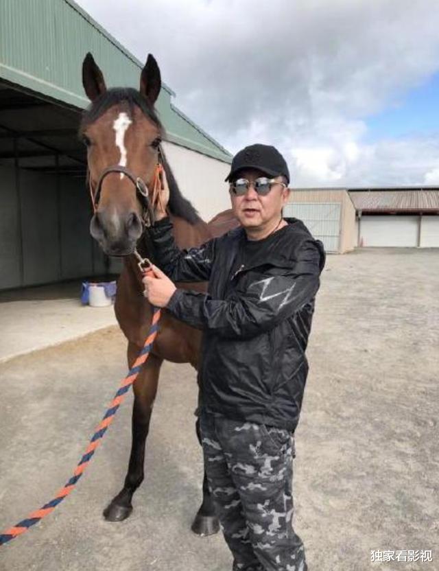 郭麒麟：德云社400人嗷嗷待哺！郭麒麟仨月上9档综艺，岳云鹏刚营业就惹事