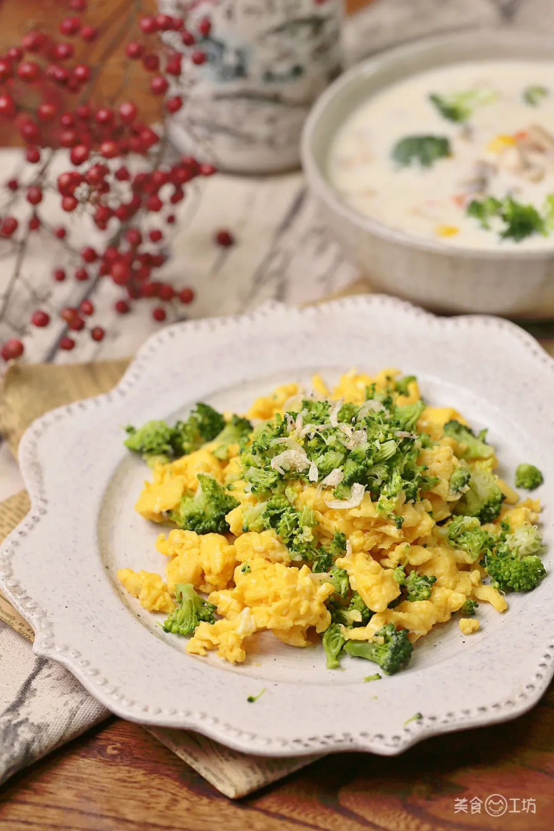 西兰花：西兰花新吃法，10分钟搞定2道减脂菜，越吃越瘦