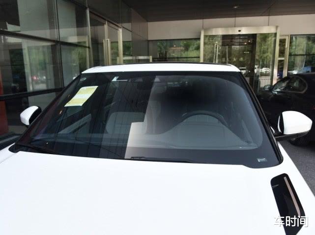 路虎极光：又一豪车倒下，曾加价20万不愁卖，赶超奔驰宝马，如今跌破30万仍被嫌弃