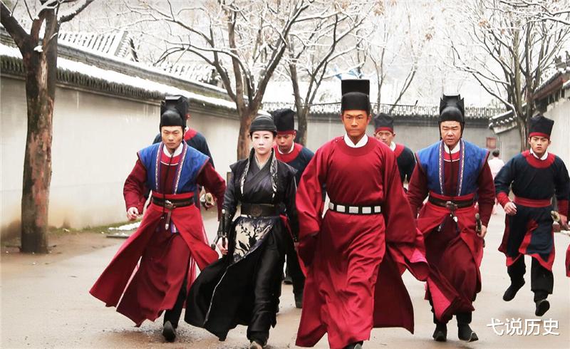 包拯▲包拯为破案出了一上联，一书生对出下联后，包拯：你就是凶手