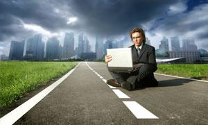 「」职场上，这4件事千万别和同事议论，否则吃大亏！