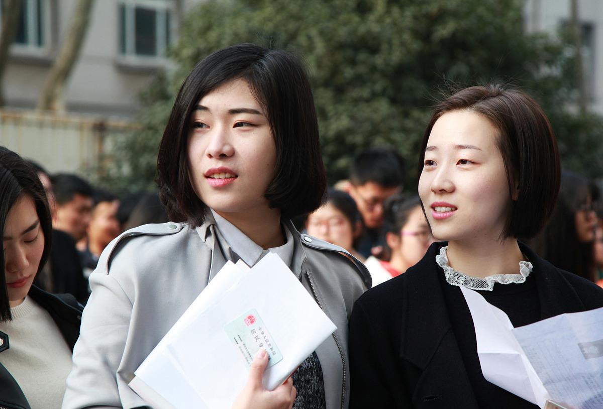 『新疆维吾尔自治区』在线等!考上新疆公务员,工资12000,要不要去?