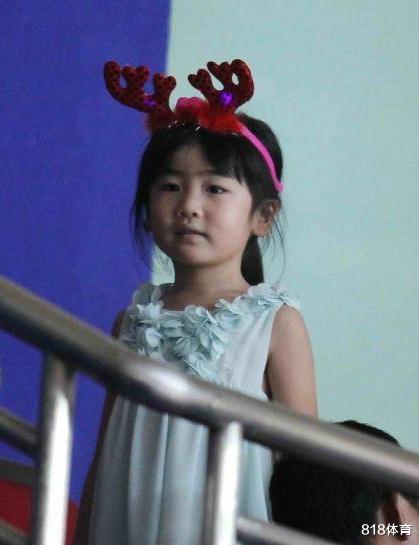 「姚明」姚明带女儿游玩颐和园！姚主席戴口罩也被秒认，9岁姚沁蕾身高1米7