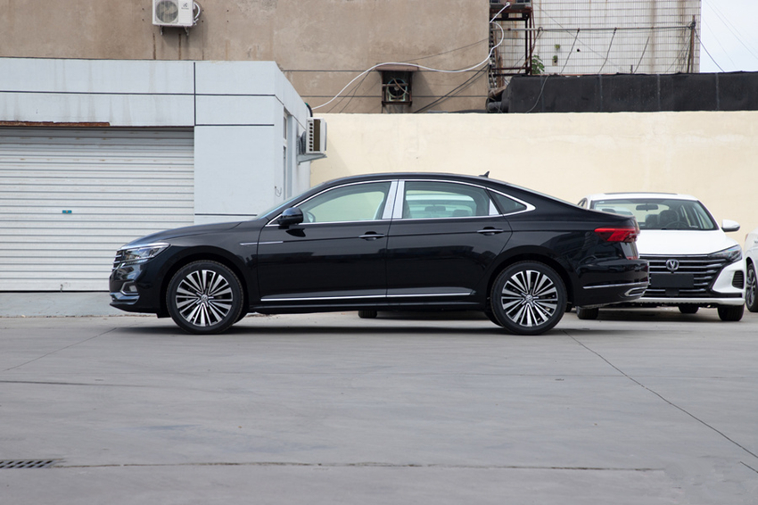 「大众帕萨特」大众不要“尊严”了！起步18万跌到13.9万，30天卖了16809辆