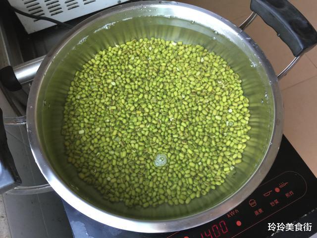 绿豆沙▲夏天要多吃此物，清热降暑，5块钱煮一锅，全家一起喝