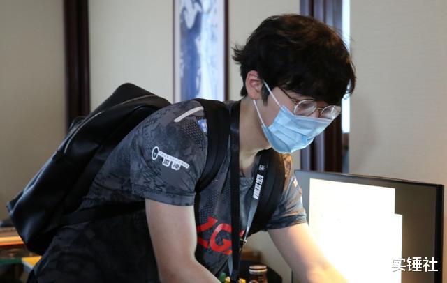 LGD|LGD梦回15年S10被外卡队狂虐，LPL解说崩溃！狼行绝境1打3引泪目