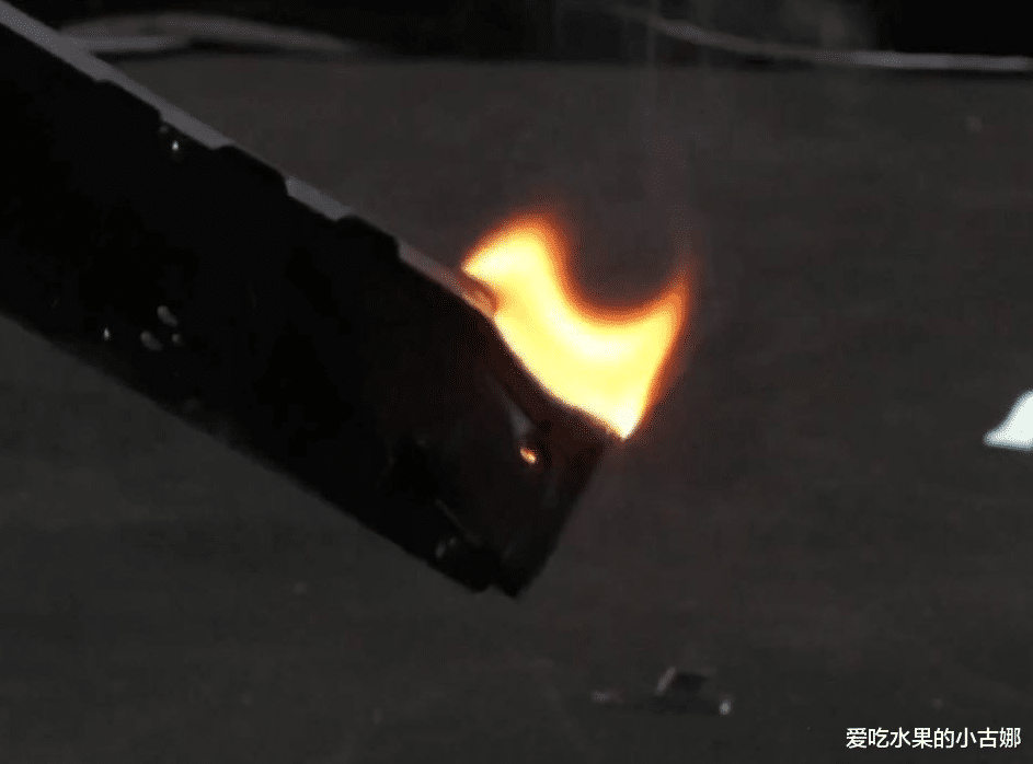 [小米科技]小米电视为什么经不起拆？天极专业拆机：为省成本用料太差