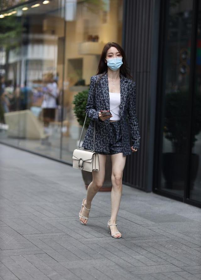 职业装|职场年轻女白领，这样的职业装太有魅力，尽显自信魅力