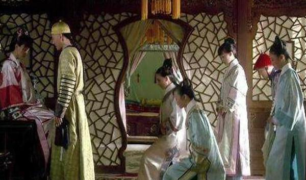 「甄嬛」雍正第一次到碎玉轩，有谁注意浣碧的这个蹲姿了真心看不下去了