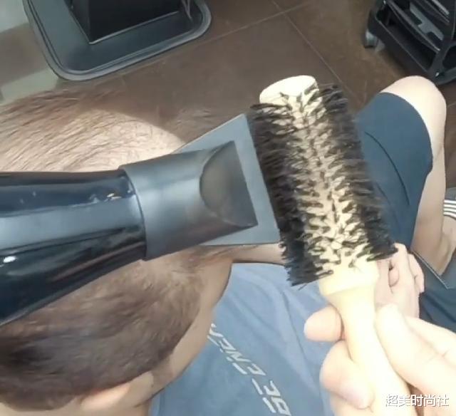 短发|脱发的救星来了！迪拜理发师给秃顶做造型，不用假发也变得很茂密