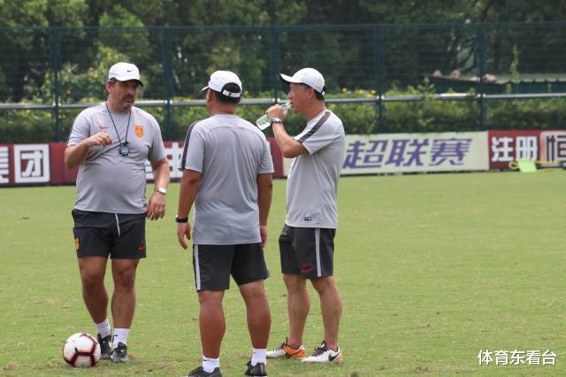 中国足协|国足10月集训震撼来袭！外教团队重磅回归，最强三叉戟浮出水面