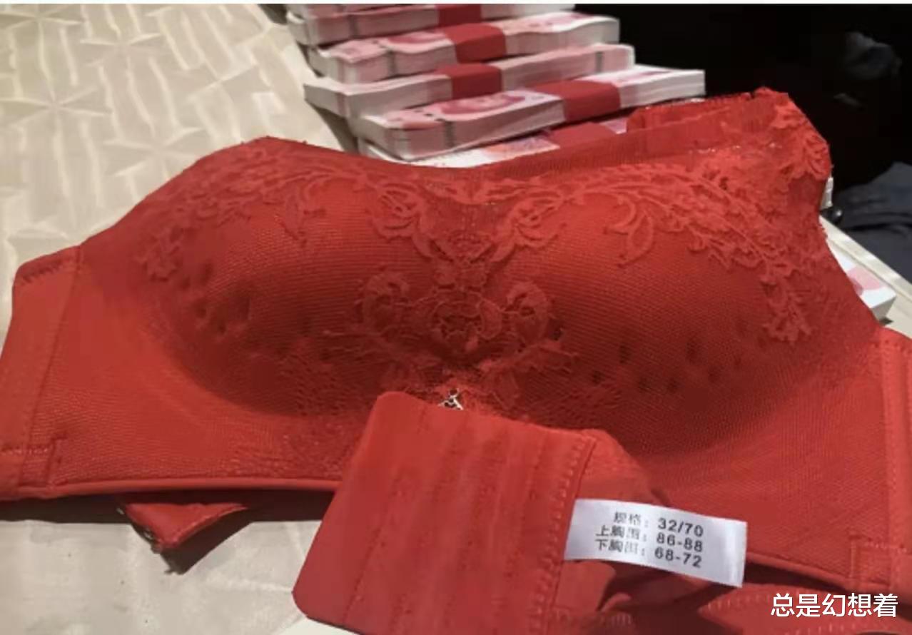 总是幻想着 新郎买内衣尺寸不合适接亲被拒，男方执意索要彩礼，他们谁赢了？