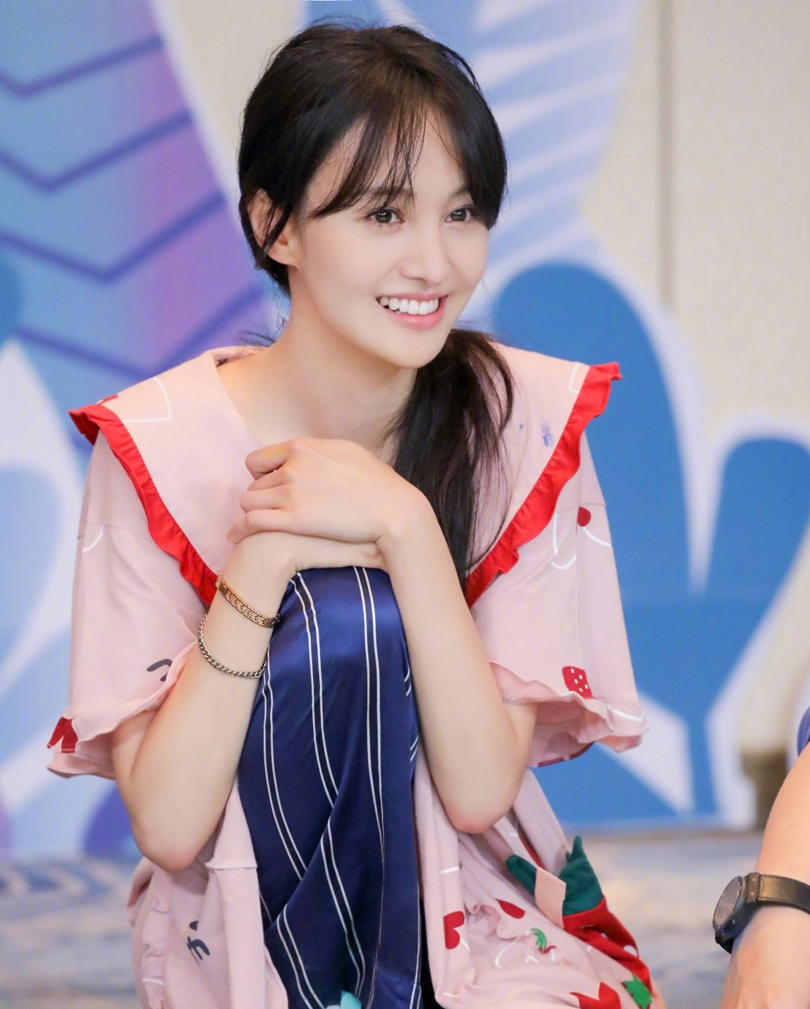 郑爽|郑爽家庭背景起底,12岁离家学艺,从出道到“疯爽”她经历了啥